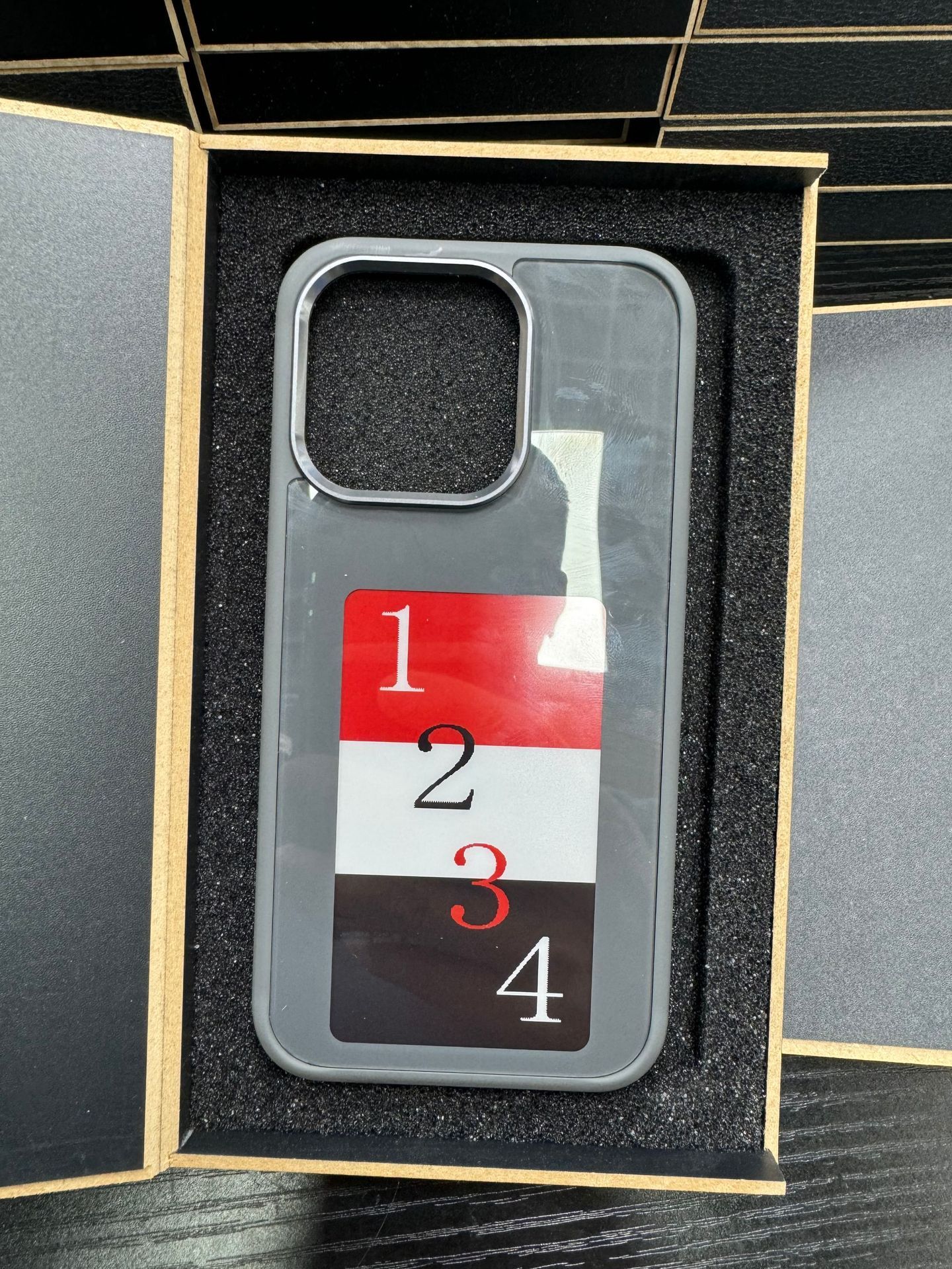 E-ink scherm telefoonhoesje Onbeperkte schermprojectie Gepersonaliseerde telefoonhoes Batterijvrij Nieuw designer luxe telefoonhoesje